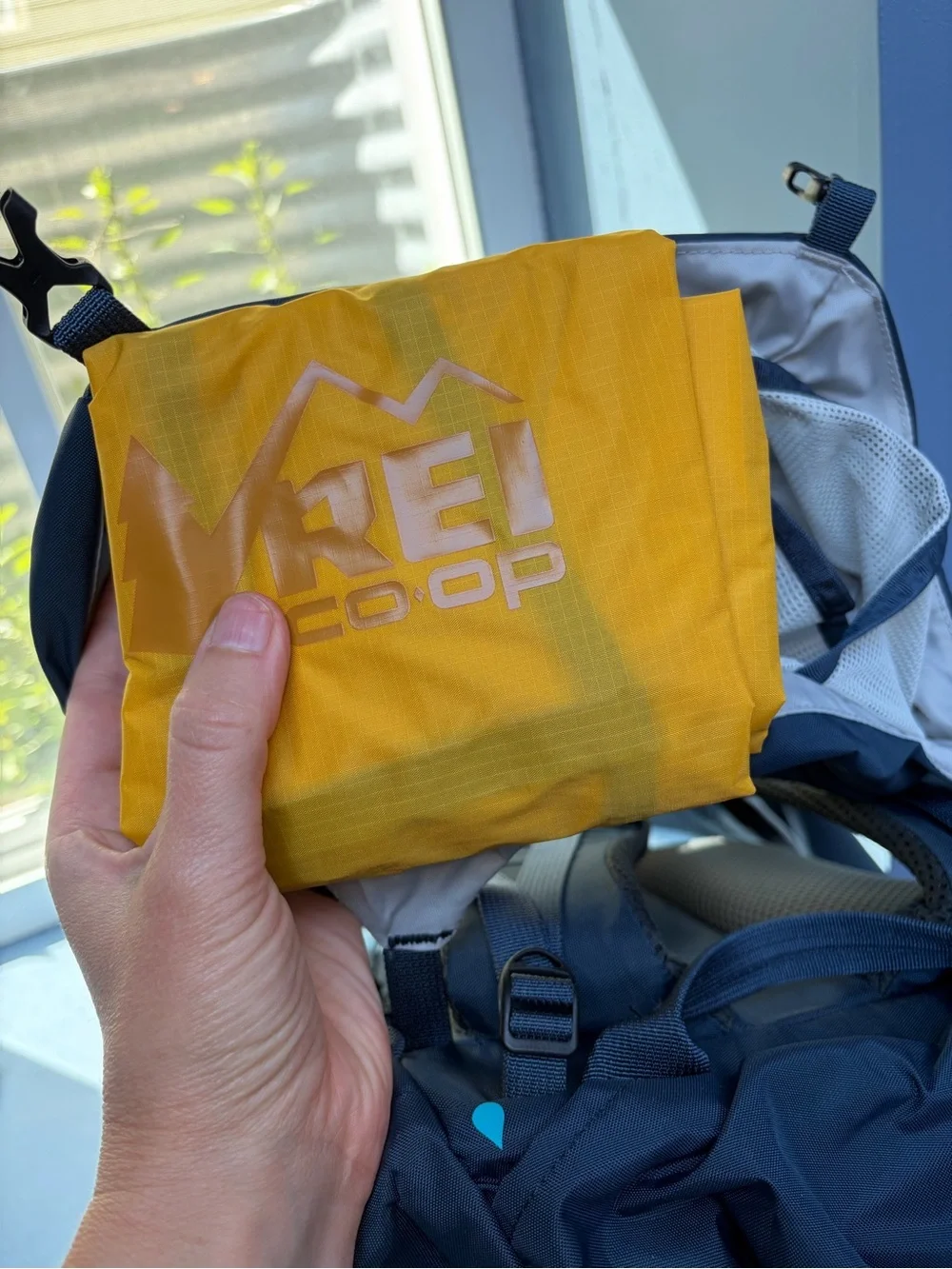 REI Womens small Traverse 32 Blue Backpack